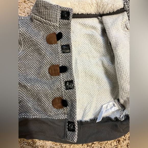 Carter’s bundle grey toggle infant sherpa jacket and plaid Shacket top - Picture 8 of 13